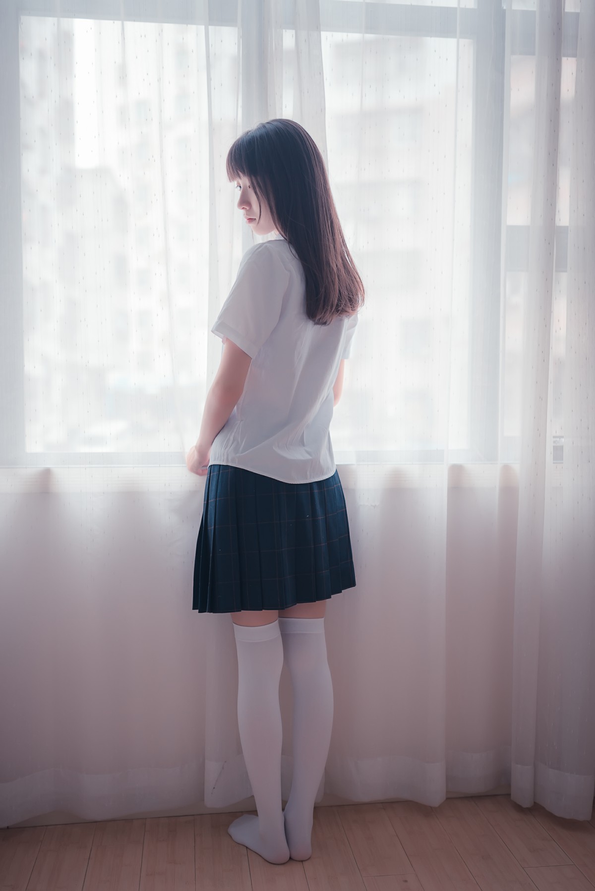 邻家白丝清新学生服女孩清纯写真