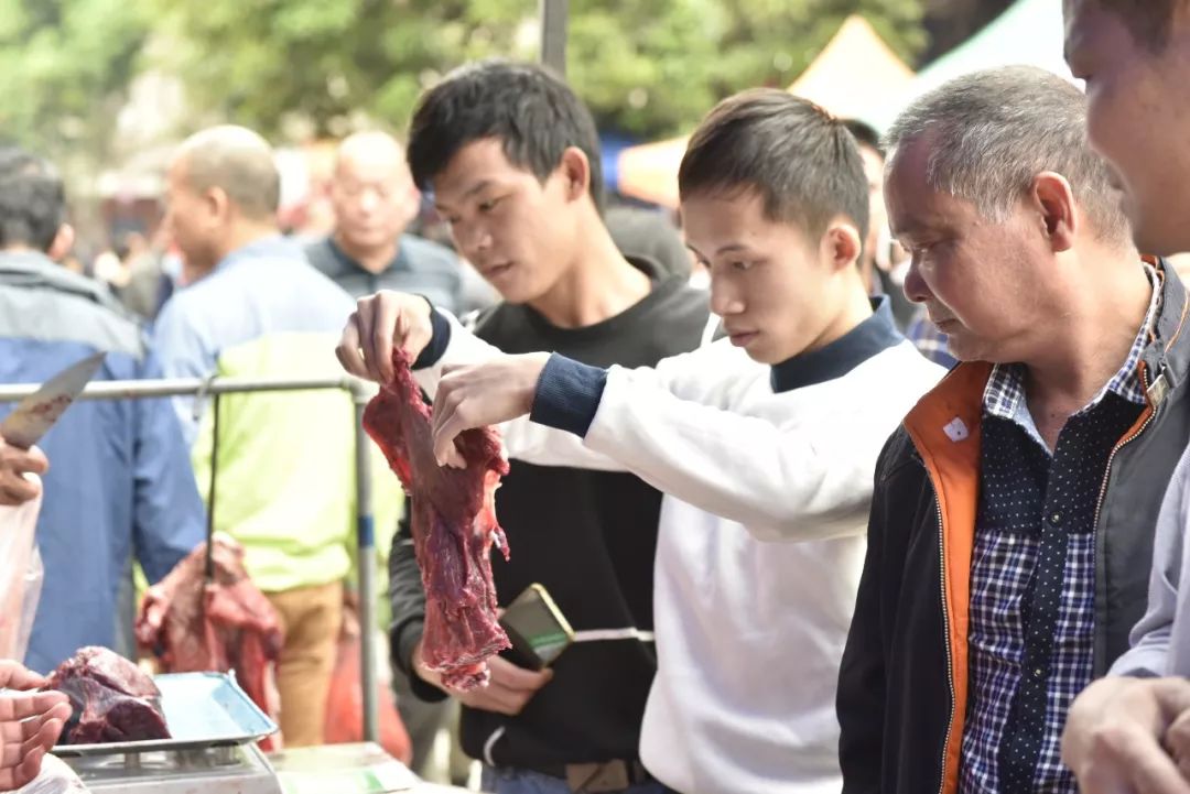 佛冈的这场牛肉盛宴引上万人参与隔着屏幕都流口水