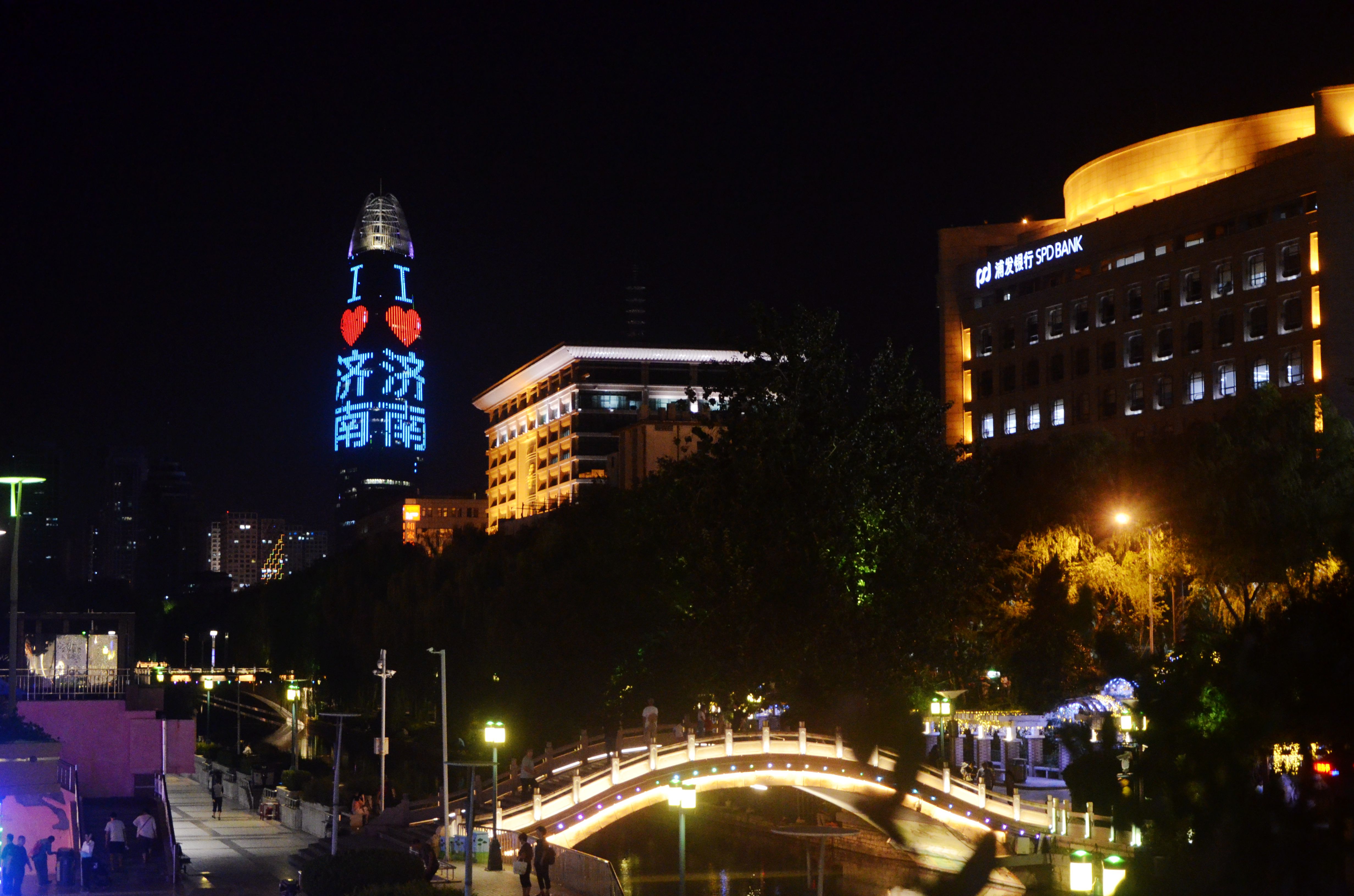 济南芙蓉街夜景图片