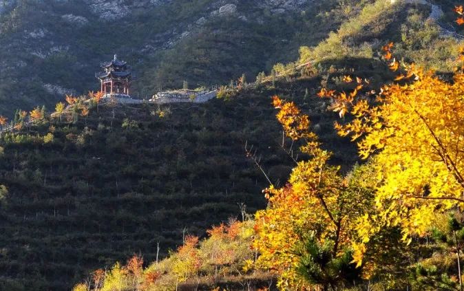 距离城区仅30公里,去北京西南第一崇山,登山赏红叶,秋美醉其中!