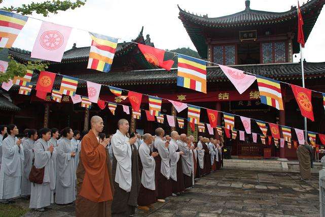 全世界最愛國的寺廟:在佛寺內升國旗奏國歌,弟子無數就在中國!