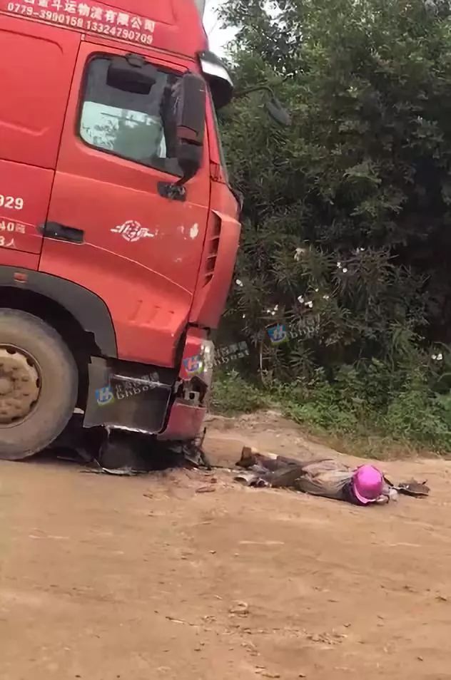 长岭前七号车祸图片