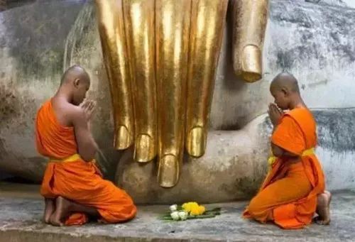 佛教徒为什么要跪拜