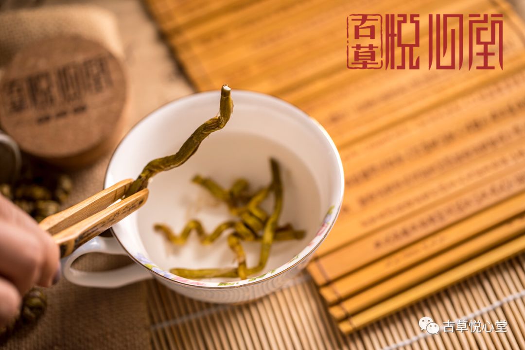 霜降时节,你需要一杯石斛养精茶温暖全身:起居上早睡早起