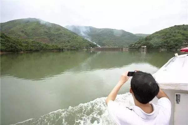 資興市的東江峽谷修建了東江水電站,叫東江湖,而桂陽的舂陵江峽谷上