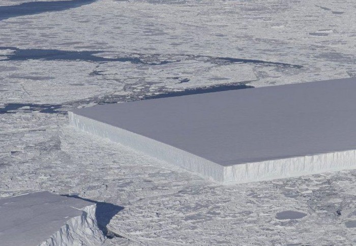 不止一座 NASA发现又一座矩形冰山
