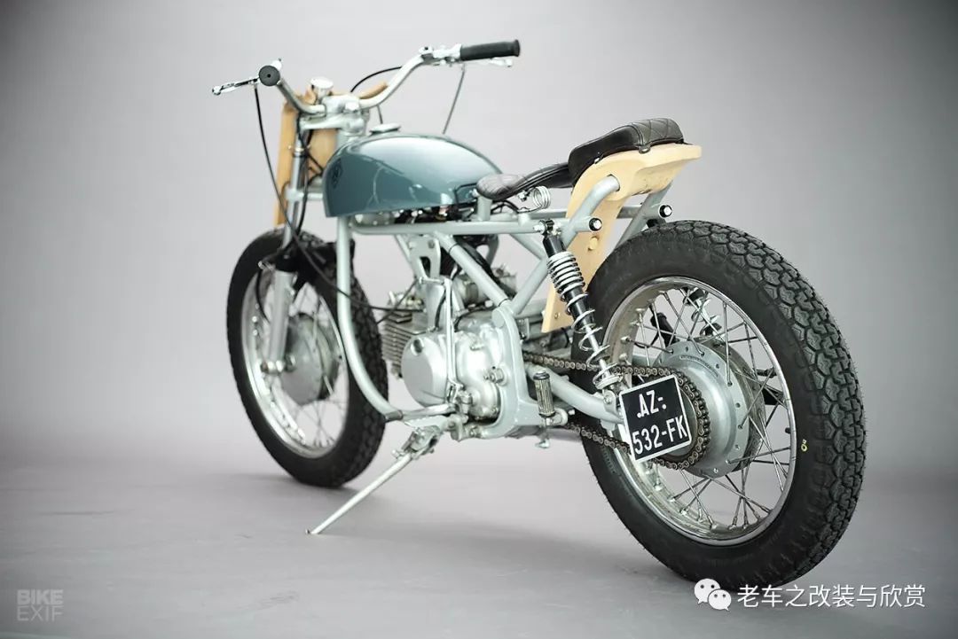 山毛櫸點綴的單缸老哈雷aermacchi350ss