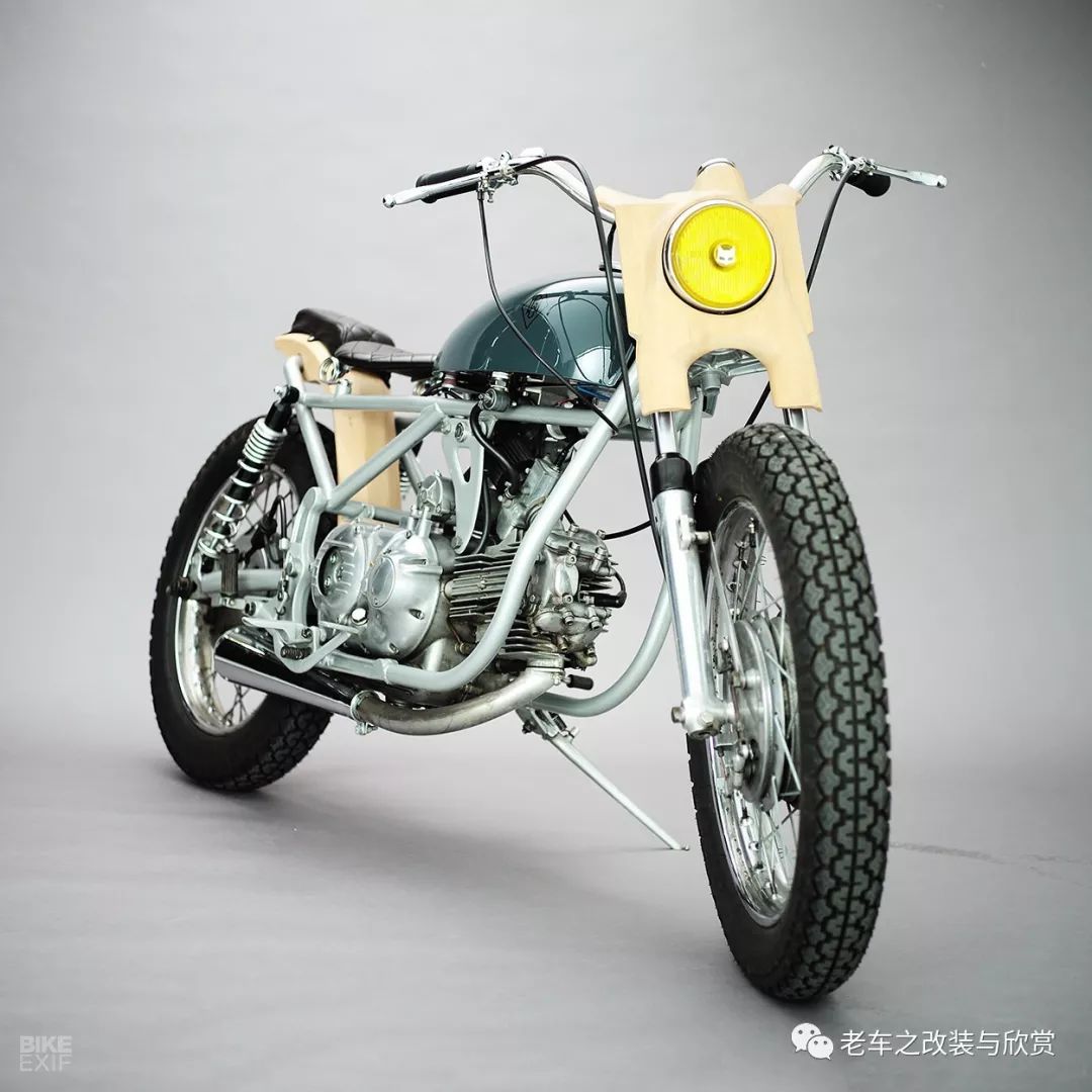 山毛櫸點綴的單缸老哈雷aermacchi350ss