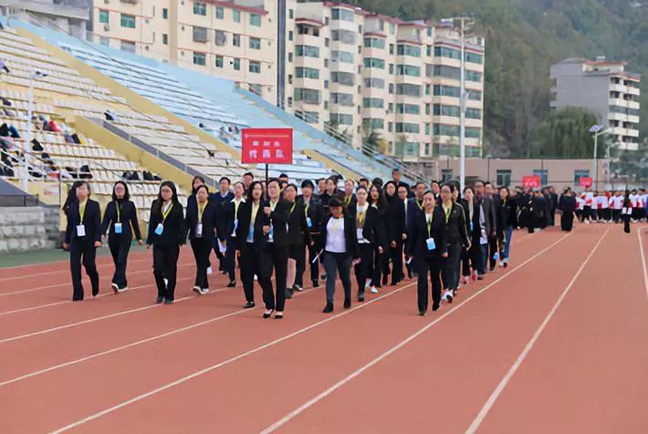 柞水中学隆重举办第十届田径运动会