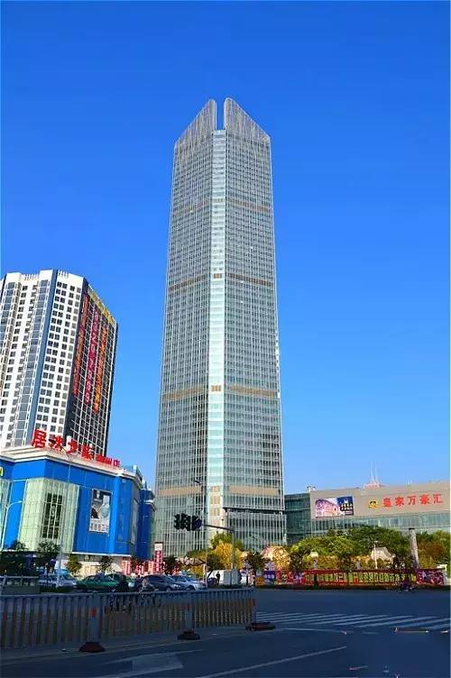 地址:福州市台江区广达路108号楼高:58层 274米福州世茂国际中心