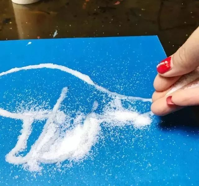 幼儿撒盐画制作方法图片