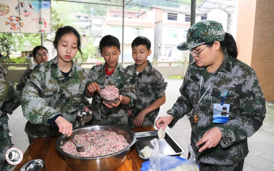 走进实践基地提升综合素质万州中学综合实践活动纪实