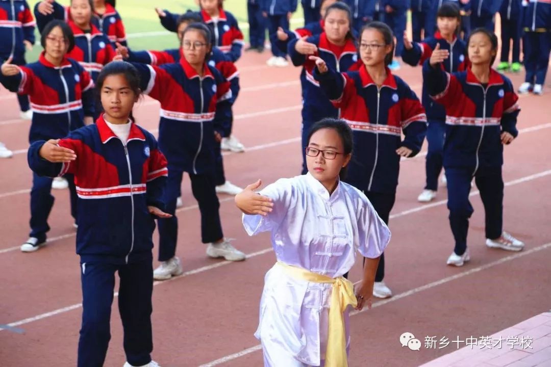 新鄉十中英才學校2018年秋季運動會盛大召開