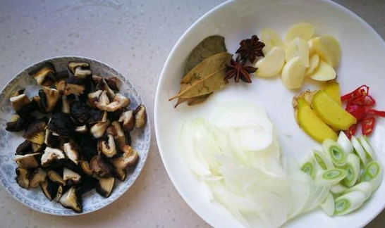 最好吃的臺式滷肉飯做法簡單味道鮮香爽滑可口