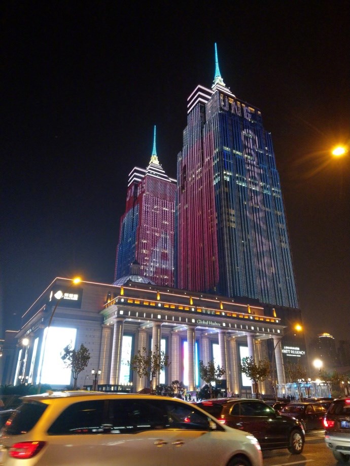 上海环球港双子塔图片