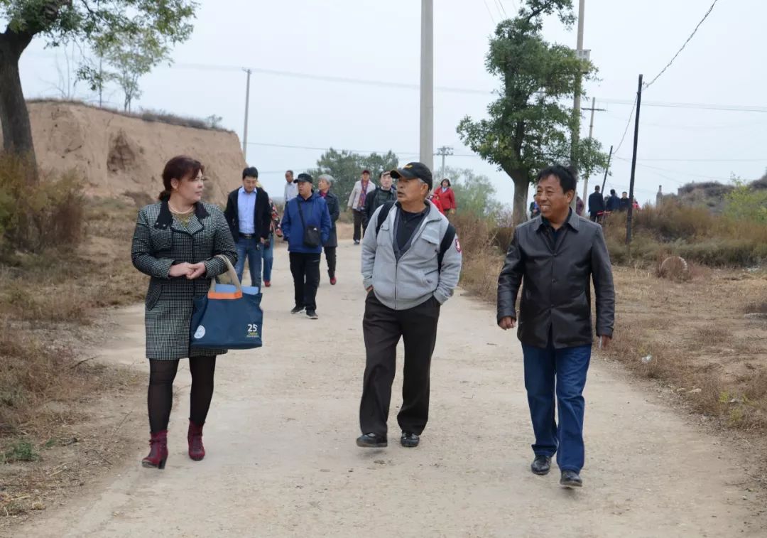 霍州师庄乡郝家腰村的感人一幕…时隔50年,久别重逢再忆故乡情!