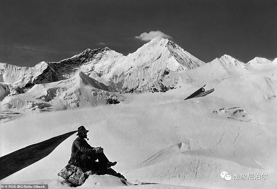 叼着烟斗带着帽子征服珠峰:最新修复的照片揭露乔治·马洛里的登山