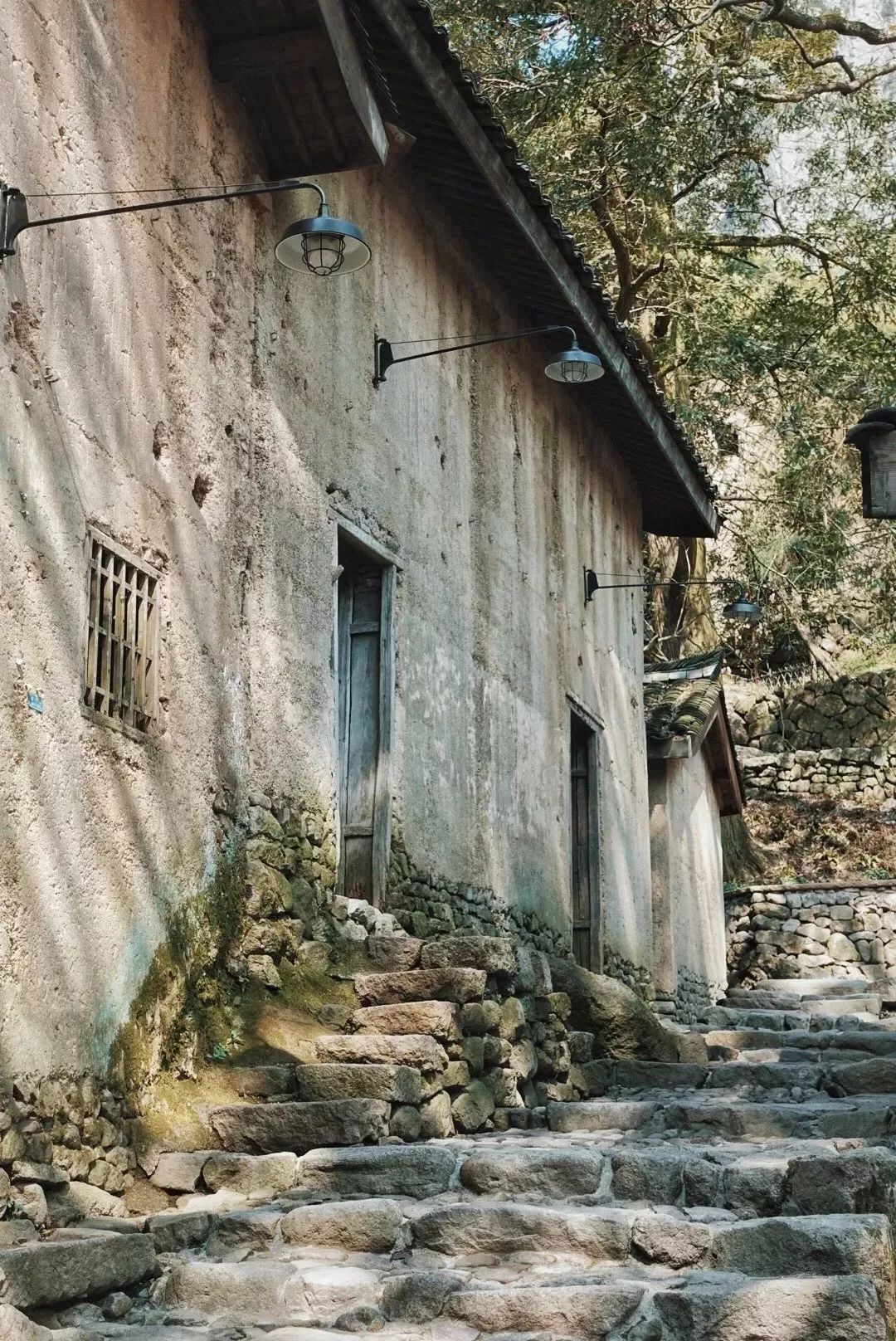 他花6000萬蓋了全中國最貴的房住一晚19800裡面有最好吃的火鍋