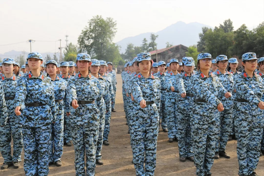 盛华基地中华女子学院军训纪实