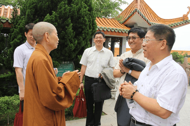 那一年我们登上了梅州千佛塔