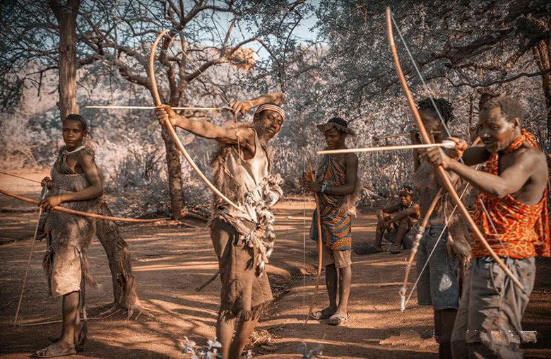 最后的丛林部落打猎采集为生保持1万年前石器时代生活方式