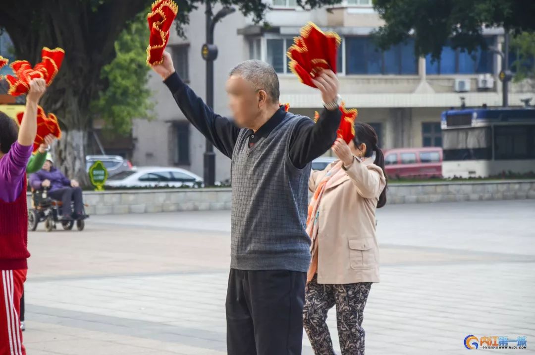 內江公園裡的大爺大媽才不是只會跳廣場舞不走尋常路的玩法你老了會麼