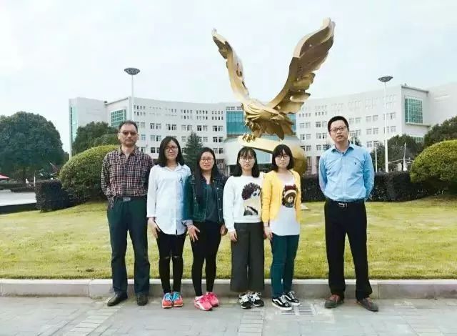 宁波财经学院校服图片