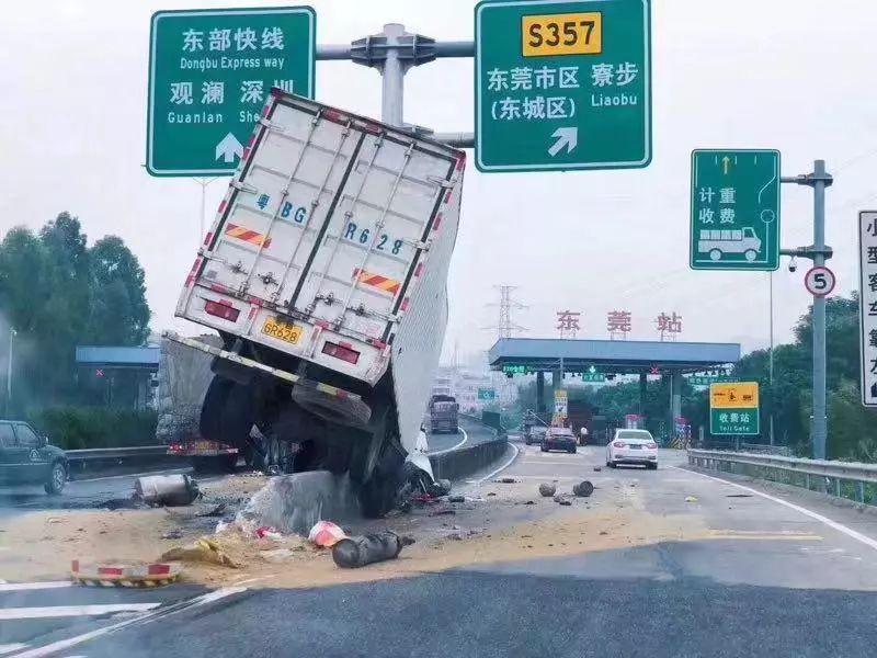 东莞高速车祸最新消息图片