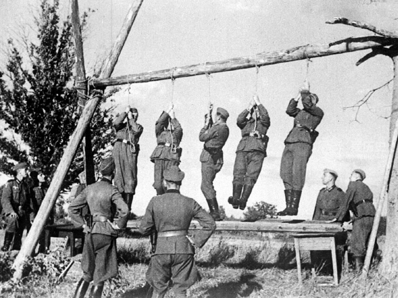 二战时在德军绞刑架上年轻人最后的挣扎