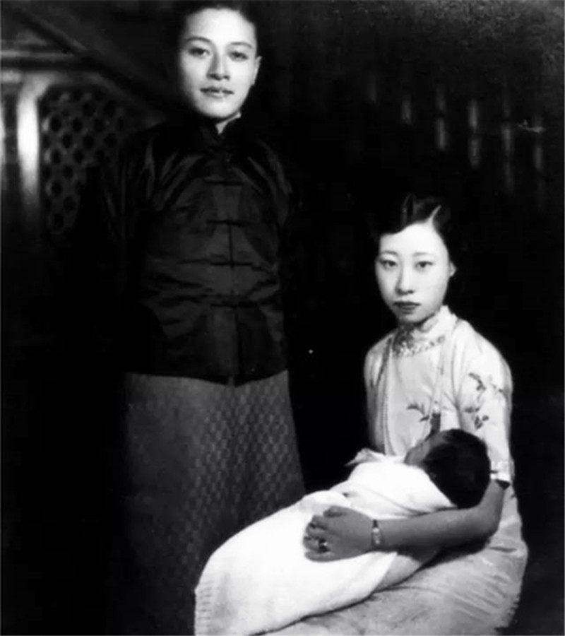 孩子的同框照,韫和是爱新觉罗·载沣的二女儿,末代皇帝溥仪的二妹妹