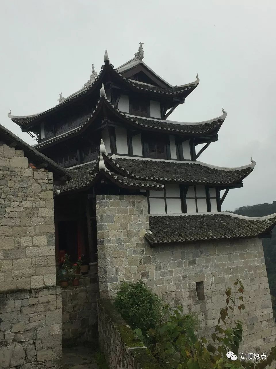 玉真山下玉屯村,若是陽光明媚時,風光必定無限好.寺廟