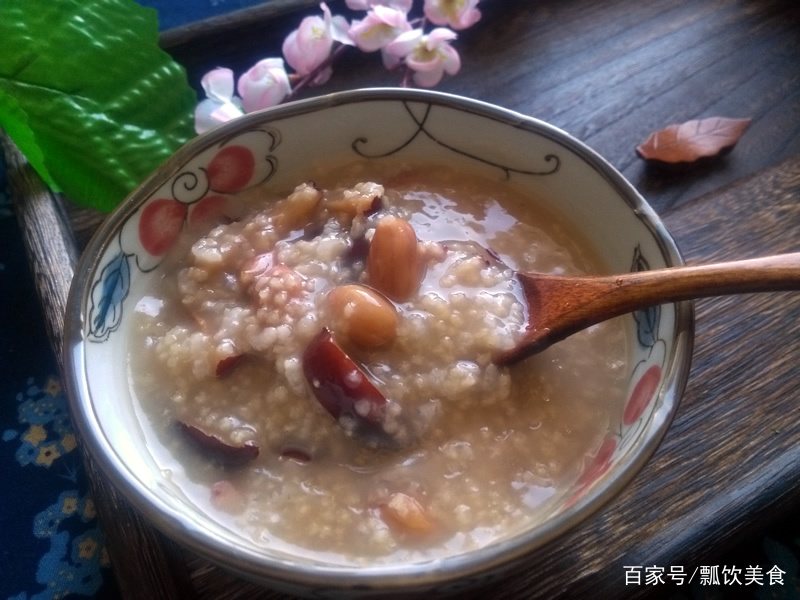 小米花生大枣粥要常喝,补气血,养脾胃,不要再喝单调的白米粥和小米粥