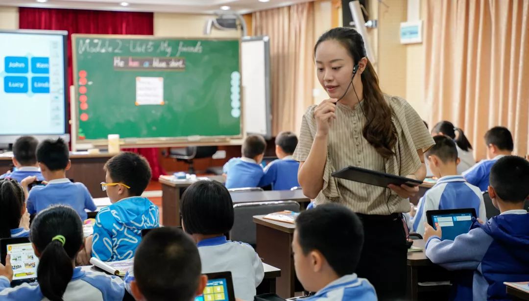 景贝小学邹维老师图片