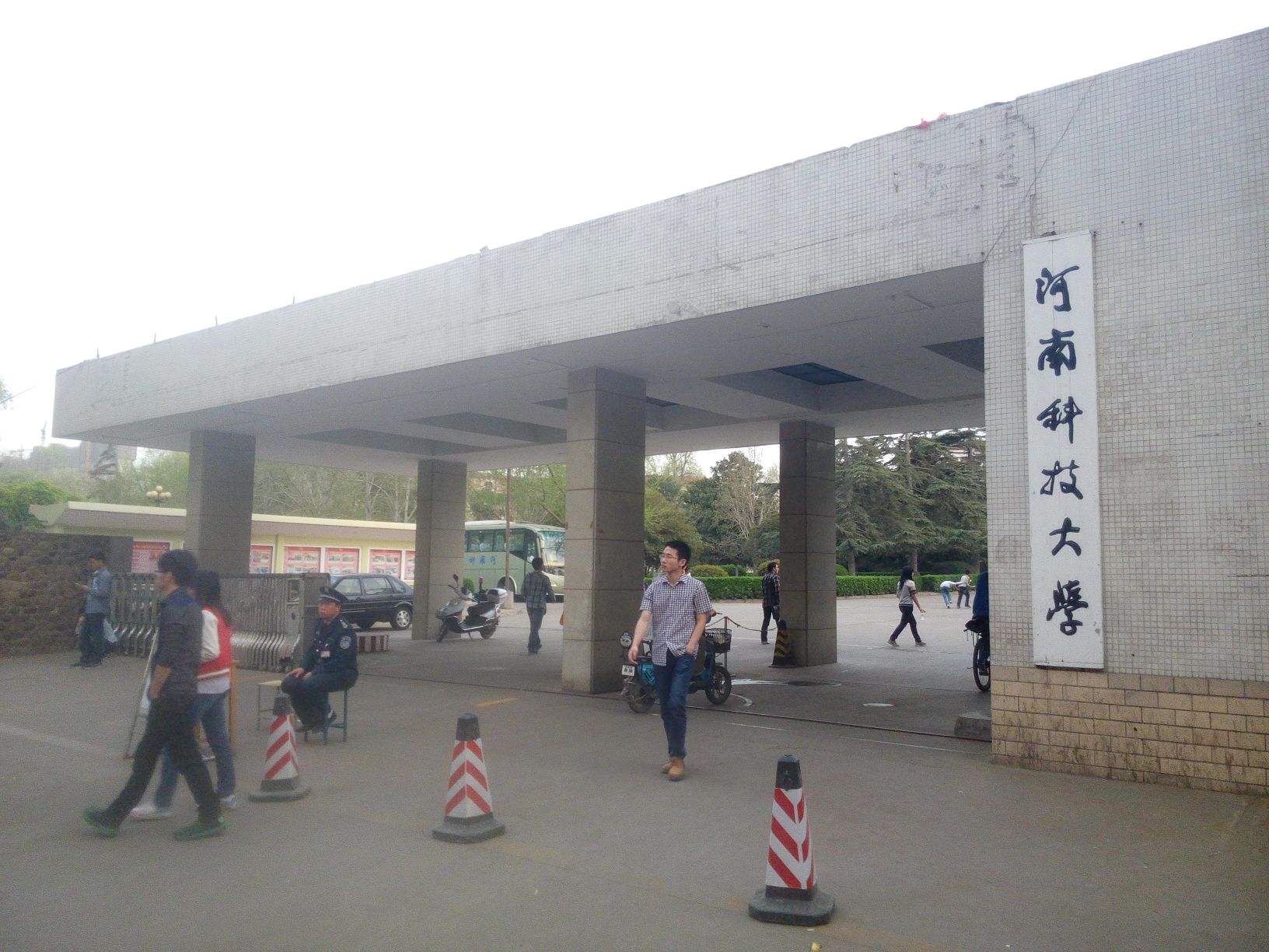 河南科技大学新区女尸图片