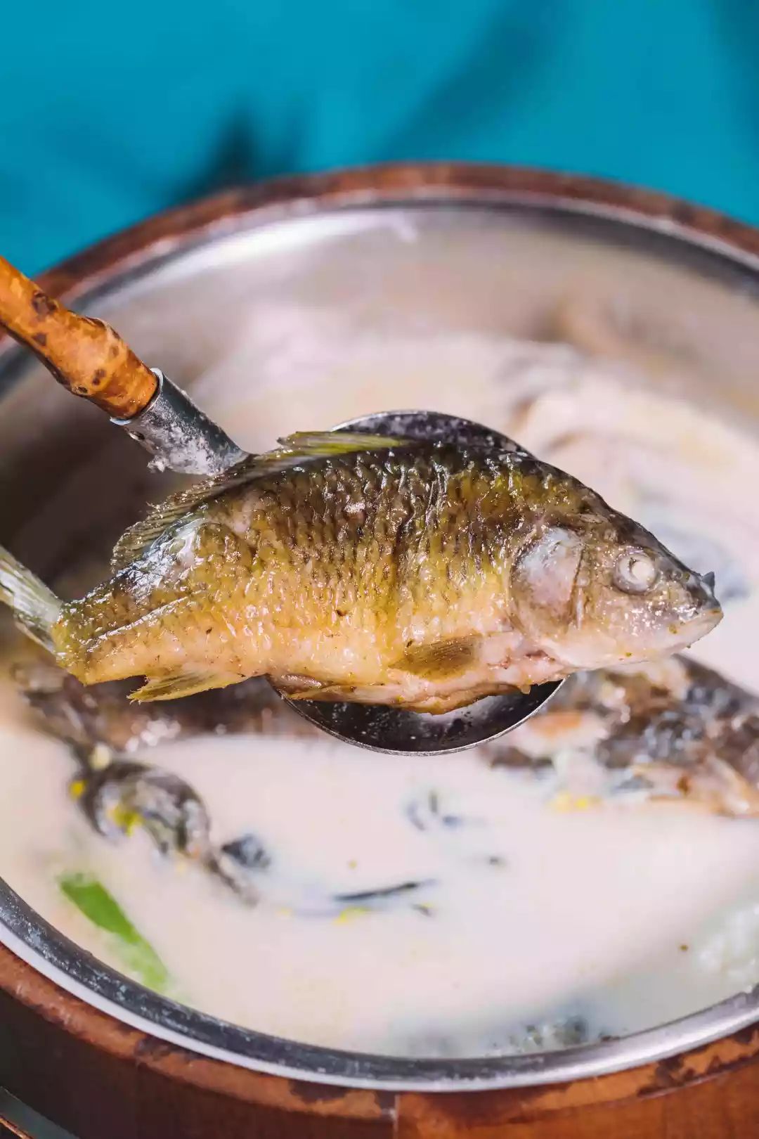 然後再是吃魚,一鍋有2種:黃骨魚&禾花魚,魚肉裡都浸足了鮮味的湯汁~鍋