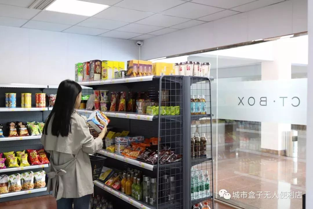 買到除了大家最愛的食品類但東西卻很全雖然便利店面積不大挑選商品