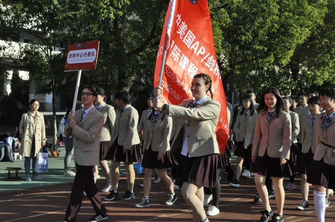 锡山实验小学直升天一图片