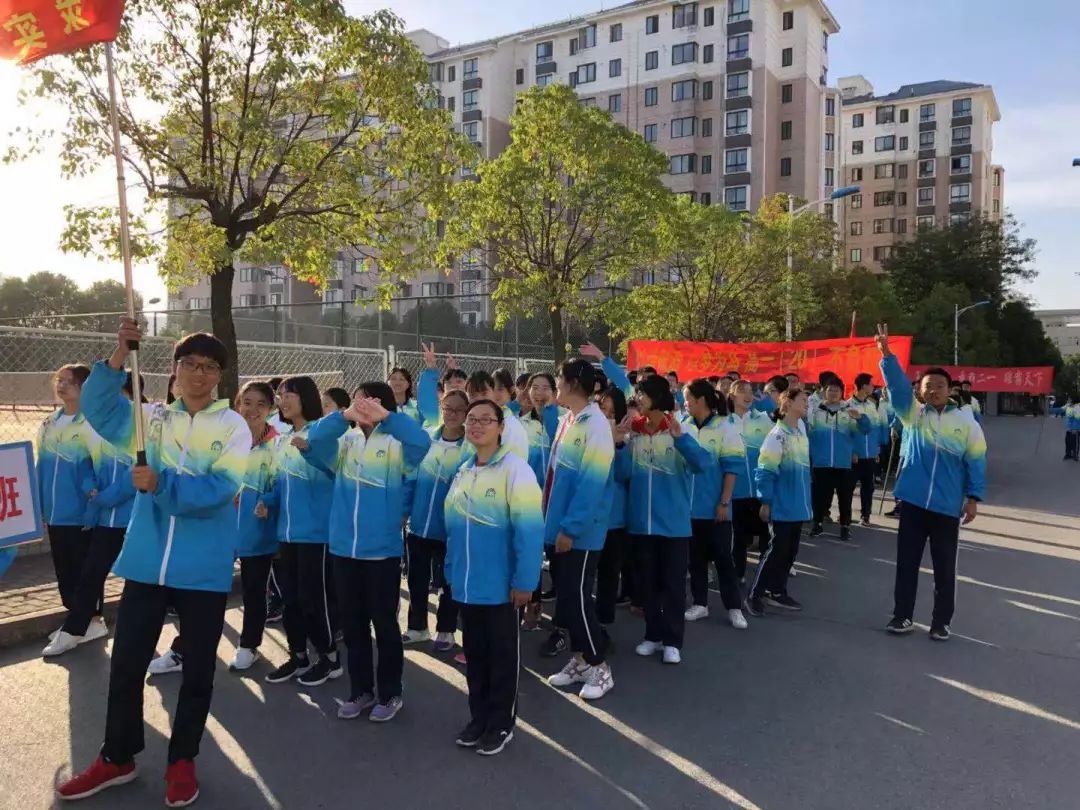 襄阳五中 校服图片