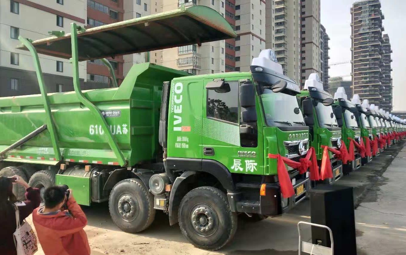 南京市江宁区举行智能环保渣土车更新换代启动仪式