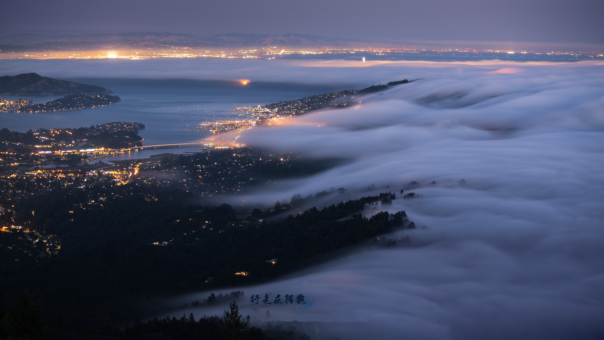 全球最大雾城雾气覆盖120平方公里城区当地人却引以自豪