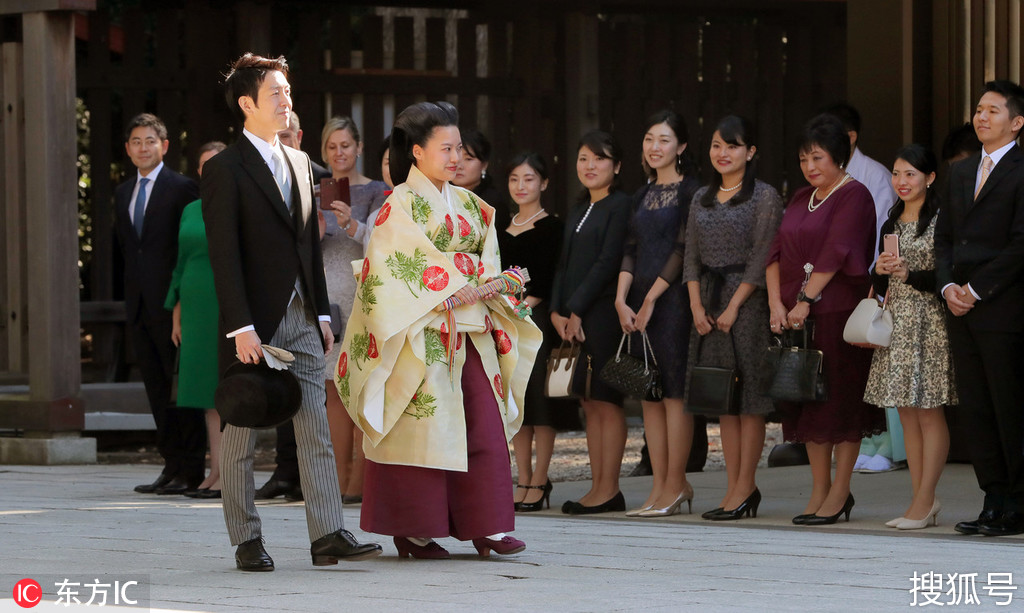 红色礼服传统大气 日本绚子公主大婚流程详析