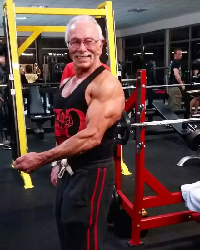 73岁高龄肌肉爷爷爱健身更爱骑哈雷这大概是男人都梦想的样子