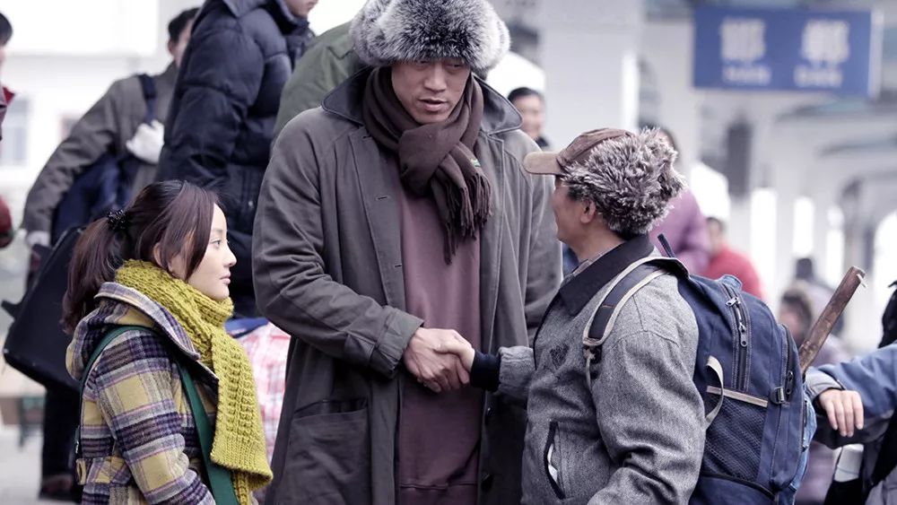 故事梗概以东北,重庆方言为代表的电影是近年来院线电影的一大特色,本