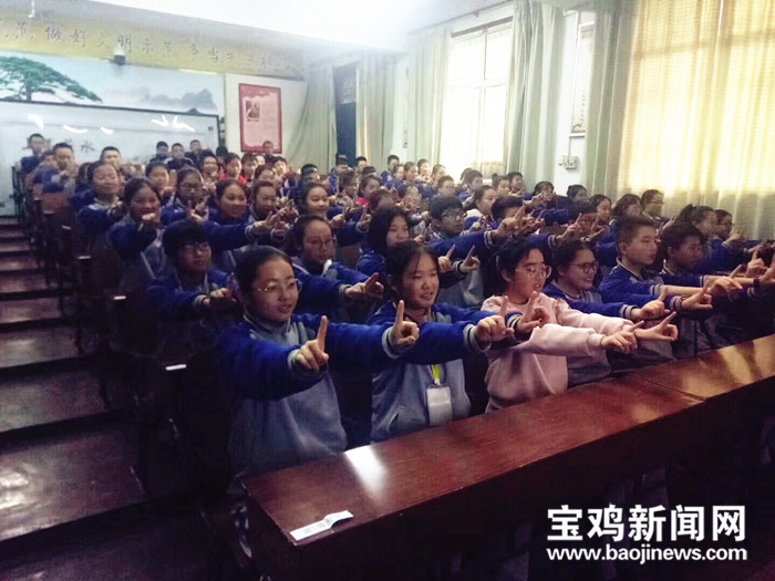 请注意听'杯子,看有没有人拍手"近日,宝鸡市陈仓区虢镇初级中学