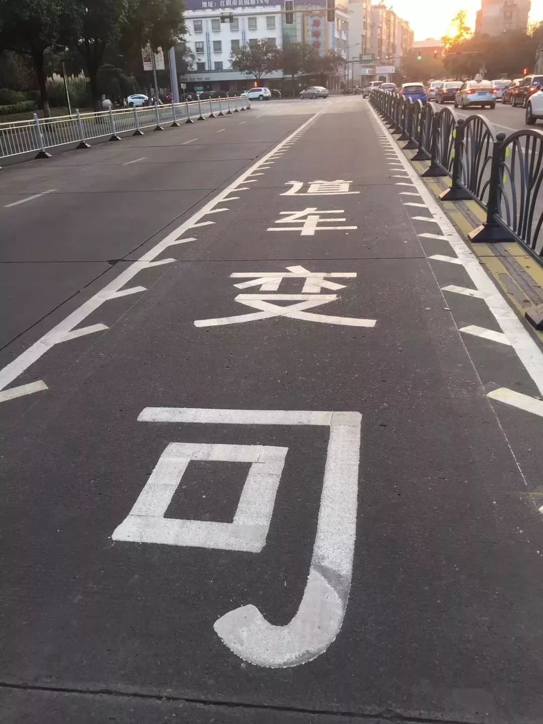 高速公路可变车道标志图片