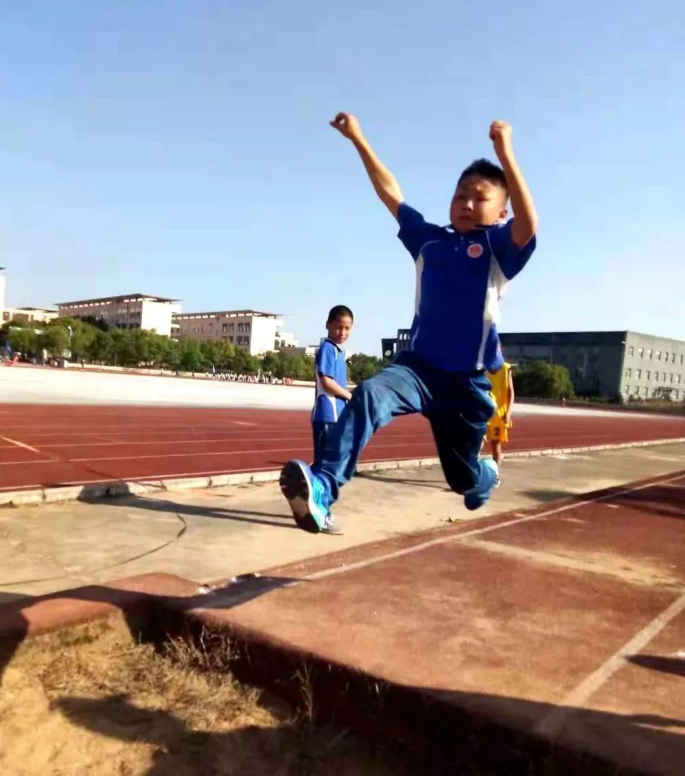 临川实验学校小学部2018秋季田径运动会精彩瞬间