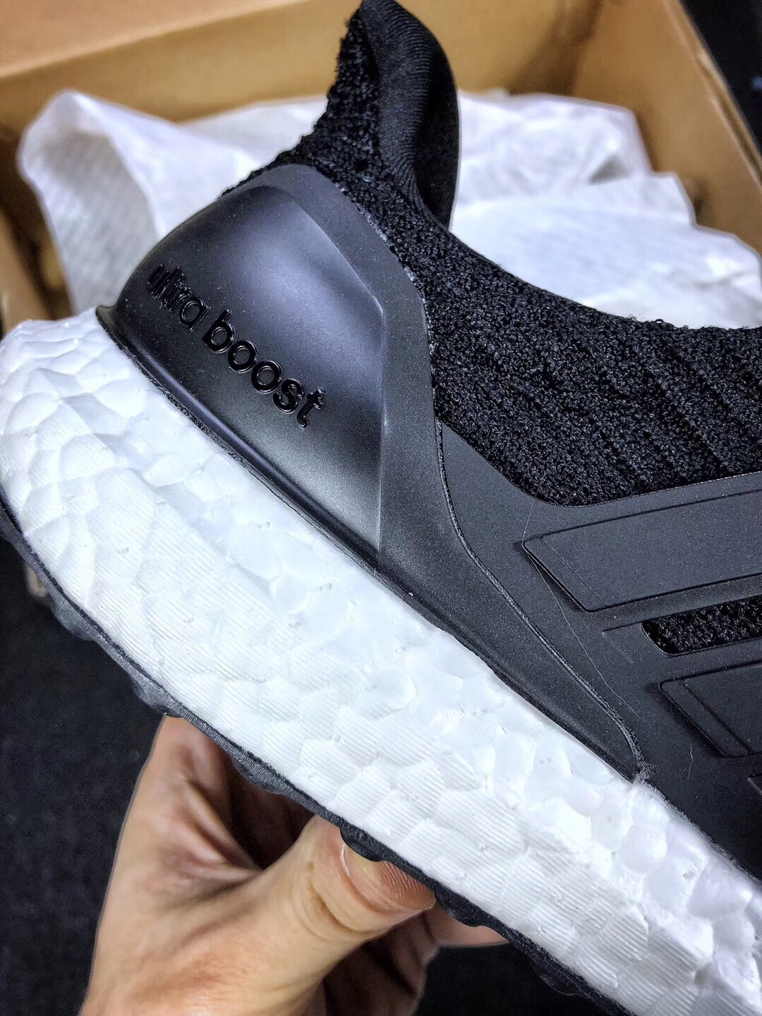 阿迪达斯ultraboost40真巴斯夫跑鞋展示