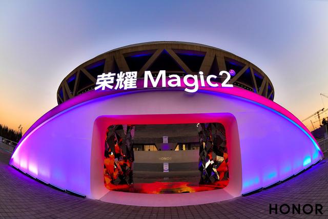 發佈終於讓大家一睹真容了,可以說,榮耀magic 2的外觀非常漂亮了,背板