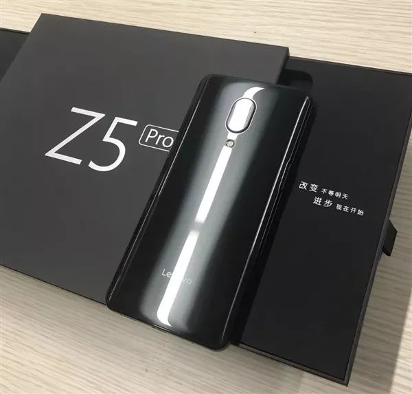 「科技V报」荣耀Magic2发布YOYO成最大亮点；双屏手机努比亚X正式发布-20181031-VDGER