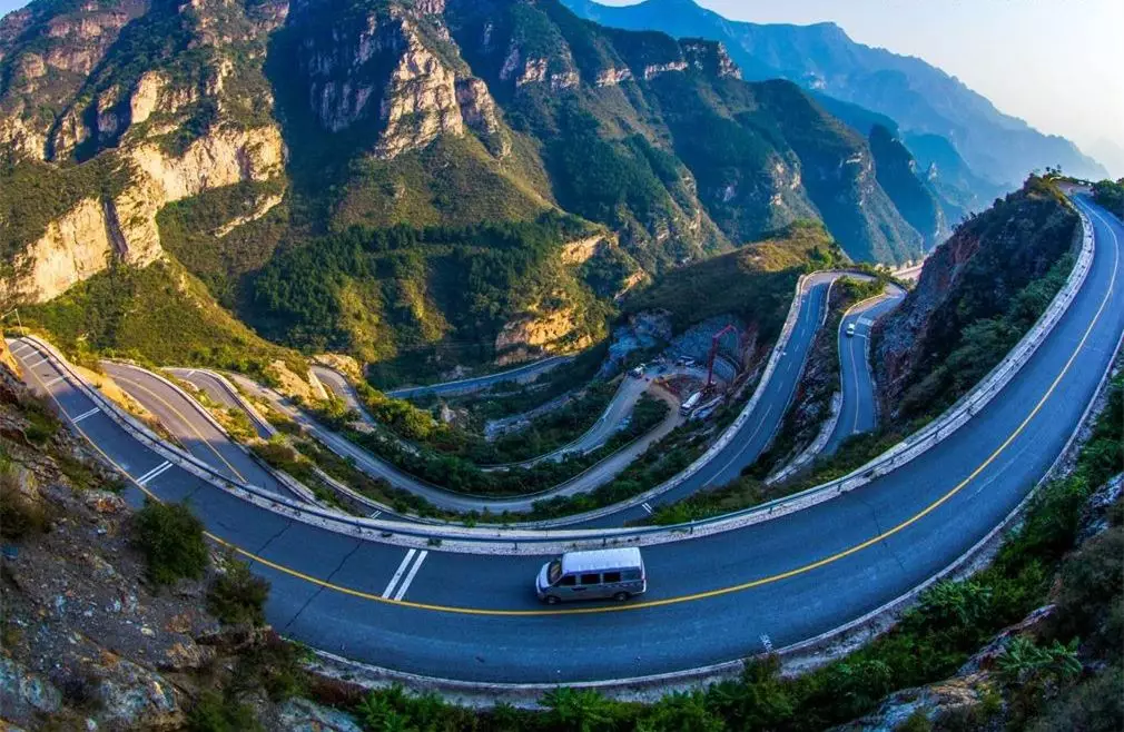 秋名山实景图图片